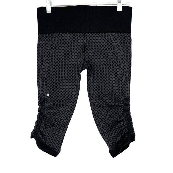 Lululemon In The Flow Crop II Black Gray Diamond Patterned Yoga Pants Size 10 - Picture 3 of 9